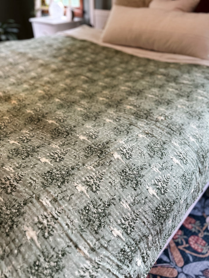 (Pre-Sale ETA: NOV) AIRY Muslin Daydream Blankets - Hearth + Holiday Collection
